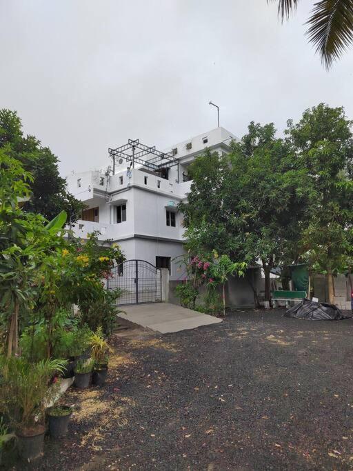 Gangi Kota North Flat Apartment Kovvur ภายนอก รูปภาพ