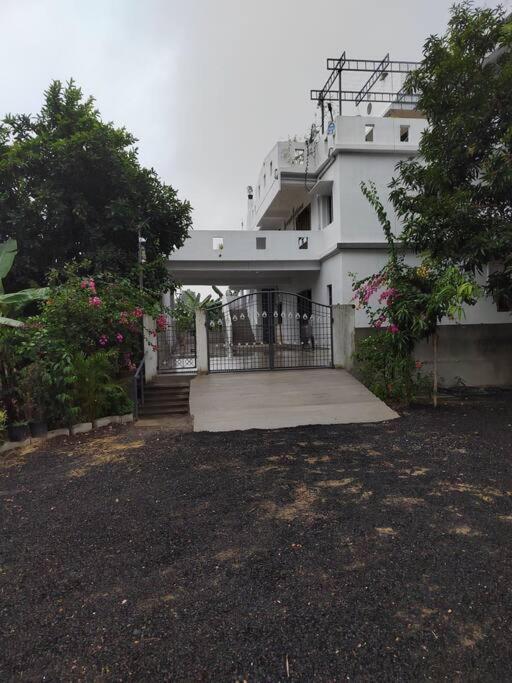 Gangi Kota North Flat Apartment Kovvur ภายนอก รูปภาพ